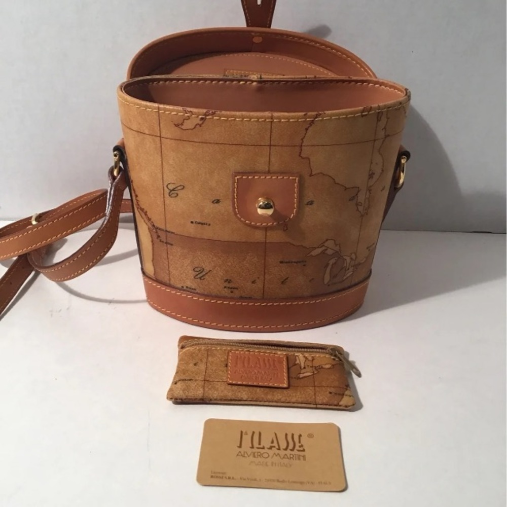 🆕 Binocular-Shaped I' Ilasse Leather Bag From Italy Alviero Martini Bag! 💥 - Picture 4 of 10
